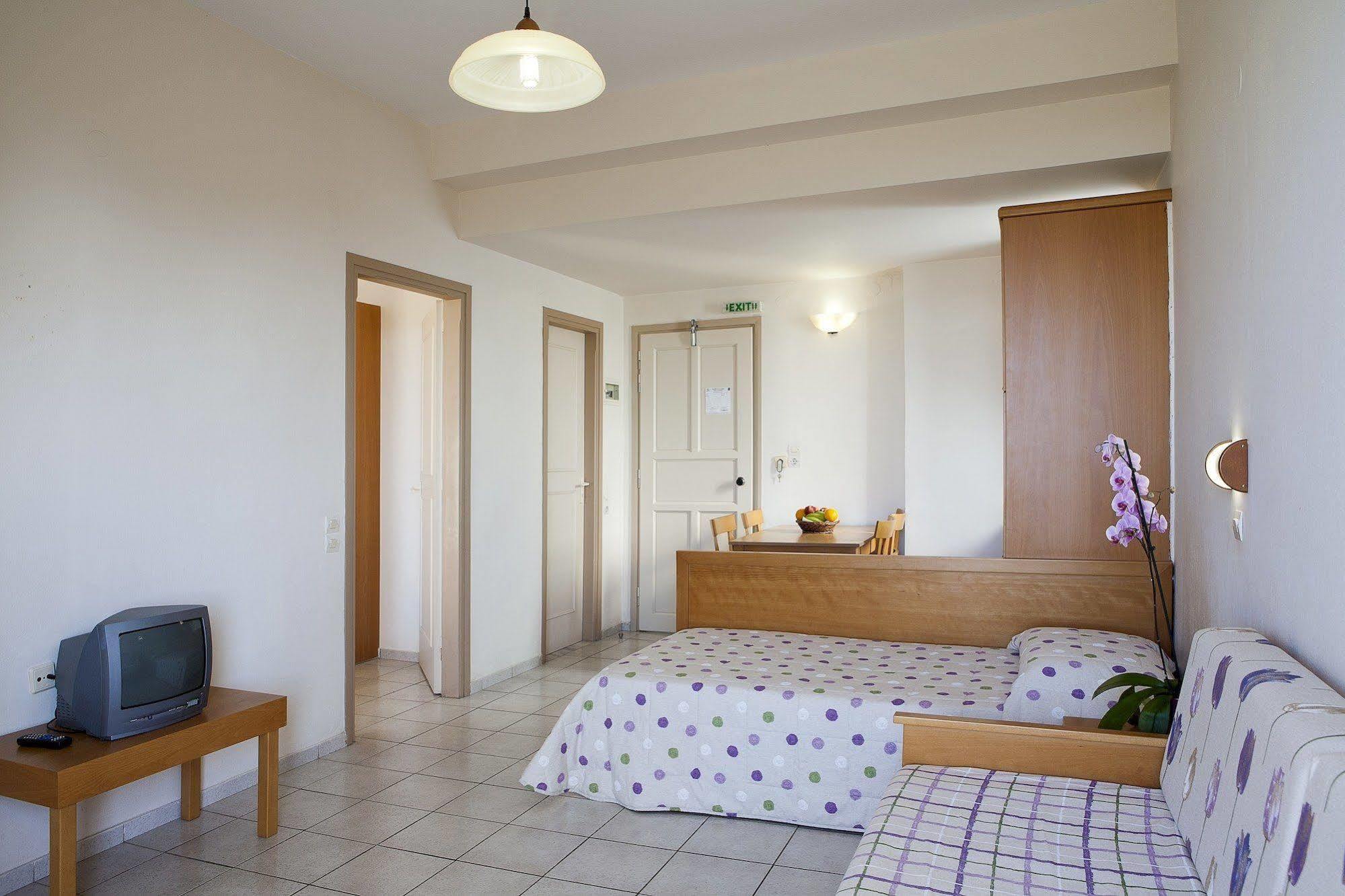 Marinos Beach Hotel Platanes  Exterior photo